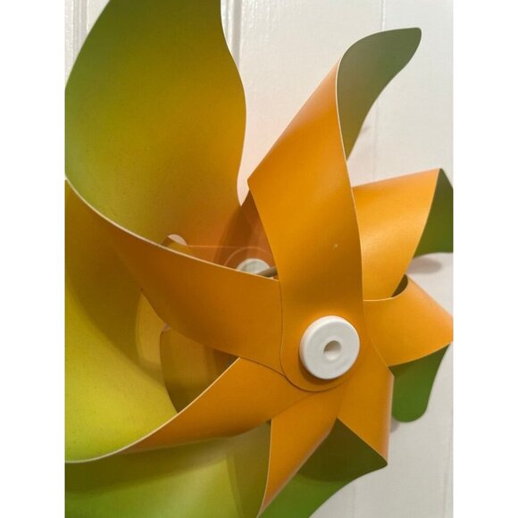 Large yellow and green whirly garden decor - Picture 5 of 12
